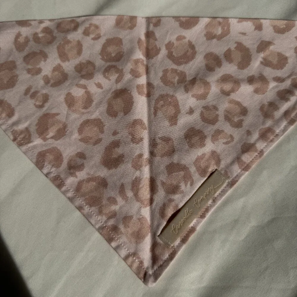 EUC, Canoodle Leopard Pattern Dog Bandana, Pink, Size M